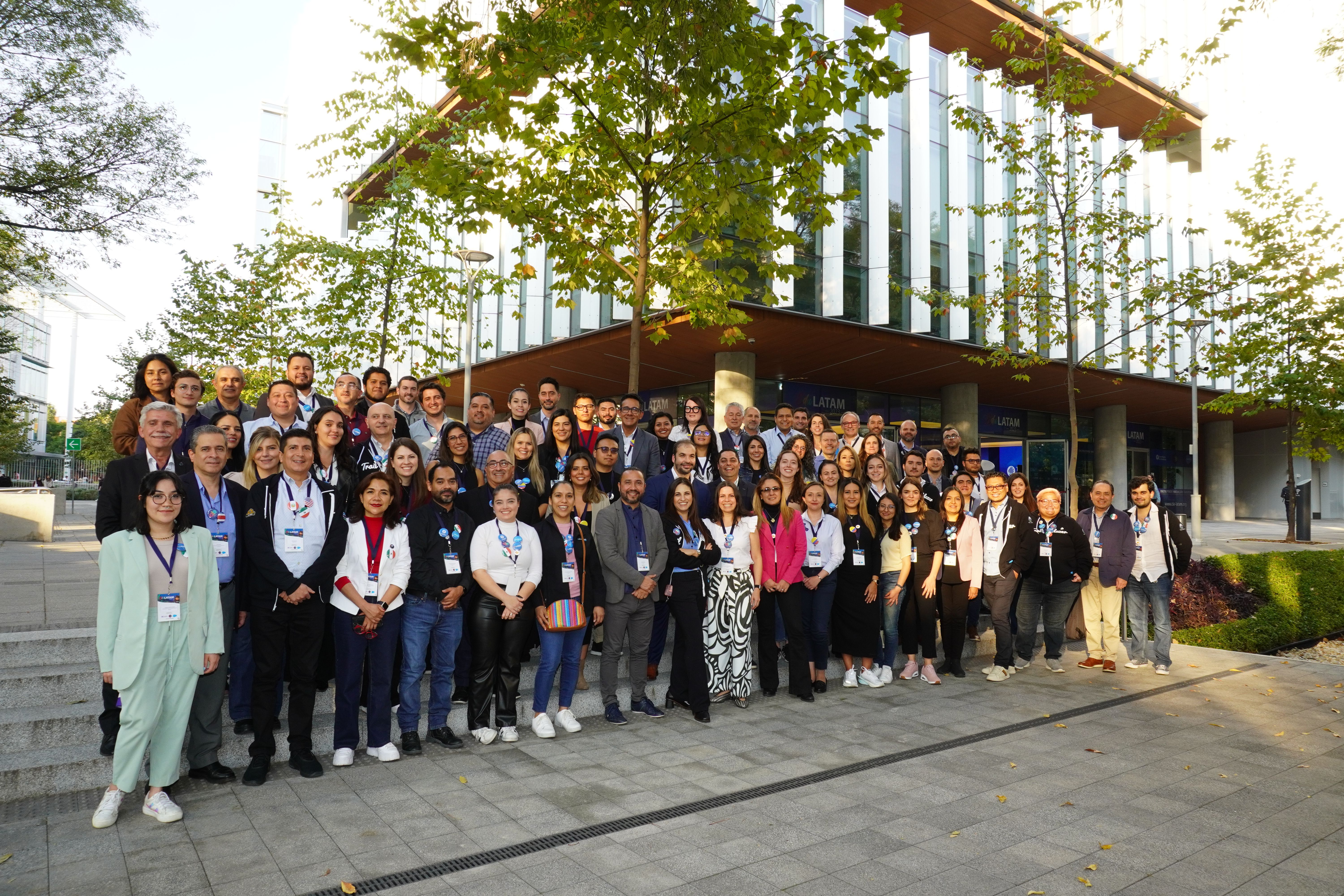 Foto grupal  del evento CIE LATAM de Salesforce